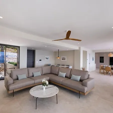 Villa Brand New Oriana
