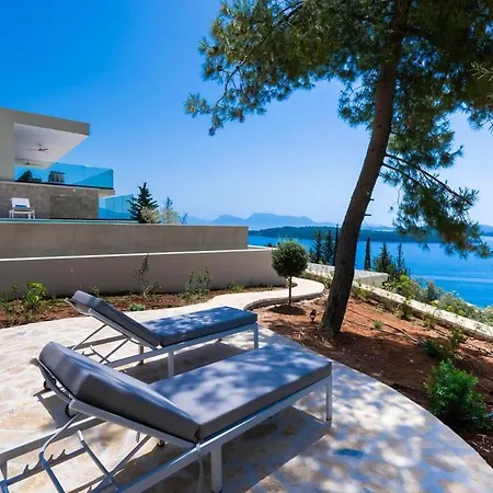 Villa Brand New Oriana