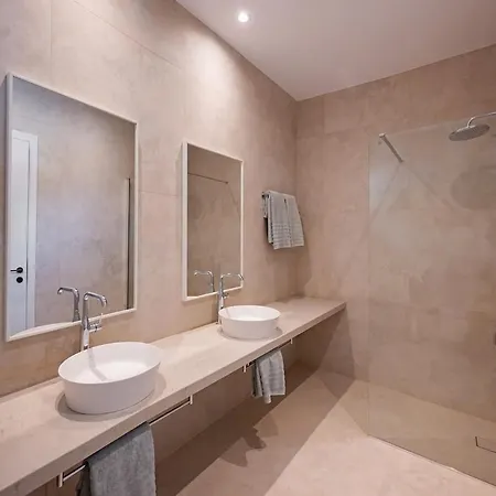 Villa Brand New Oriana